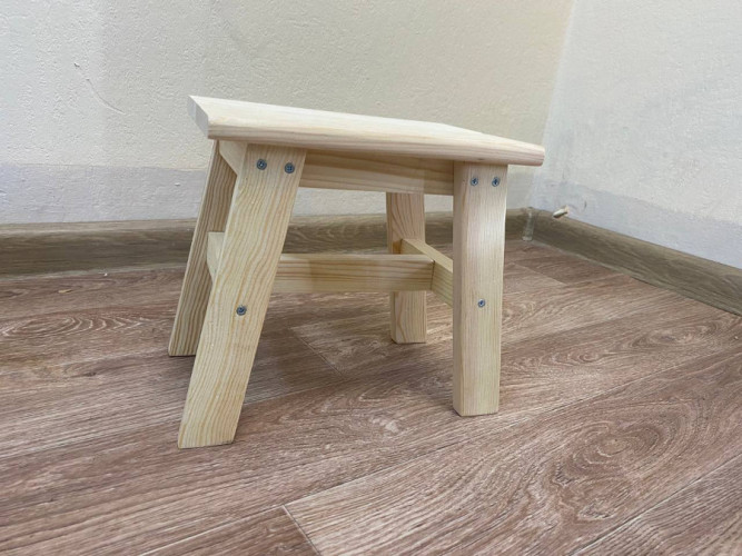 Табурет деревянный в Новосибирске