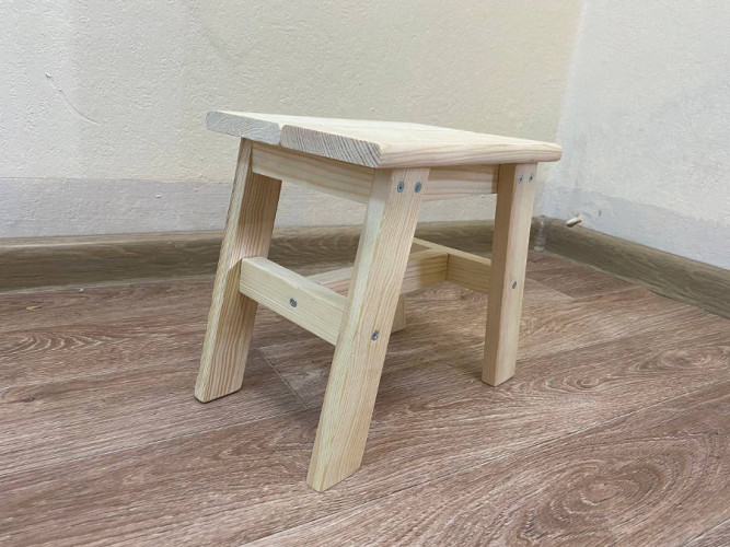 Табурет деревянный в Новосибирске